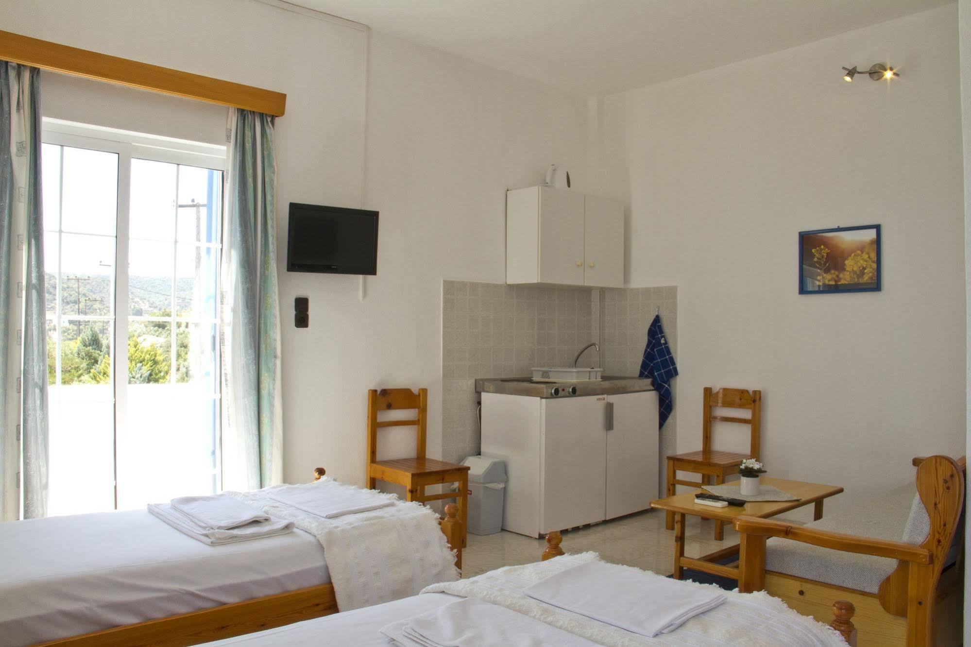 Blue Dolphin Studios And Apartment Vagia  Bagian luar foto